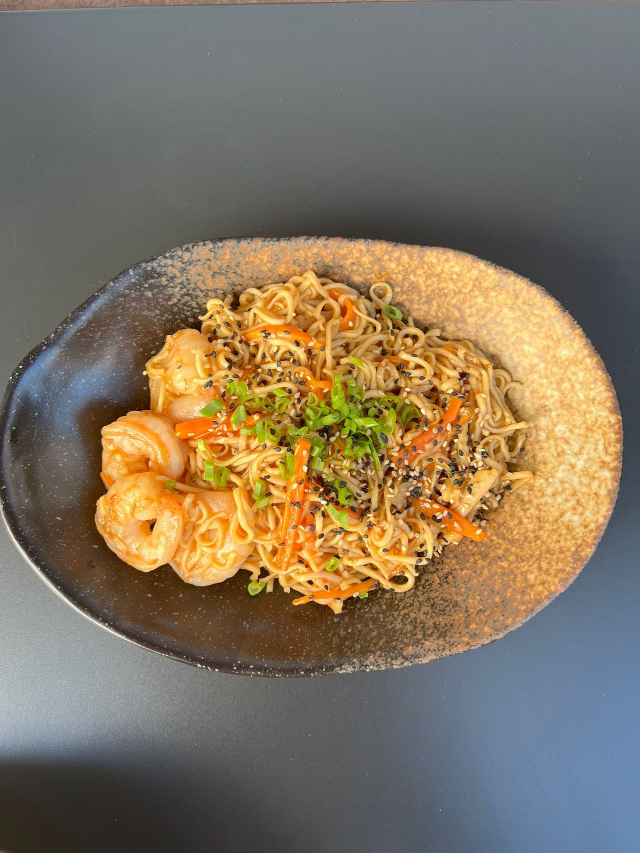 Noodles din grâu cu creveți
